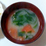 トマトとわかめの味噌汁